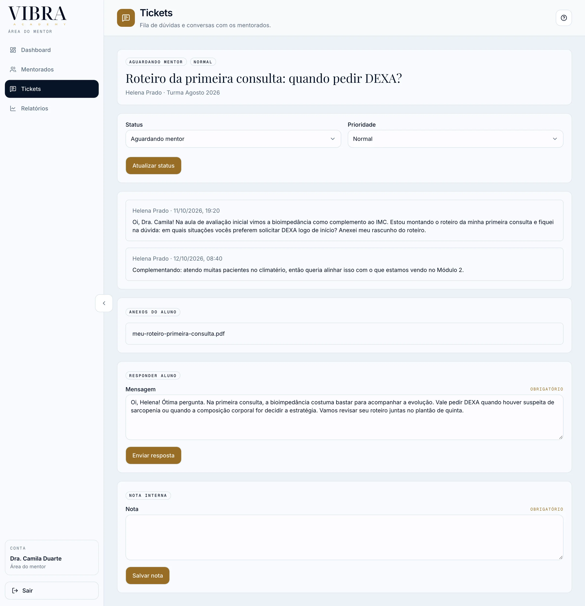 Mentor answering the question: status, the thread, the student’s file, a typed reply and the internal note form